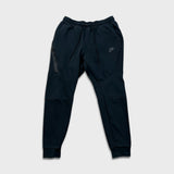 Nike Sportswear Sweatpants Mens Medium Black Tech Fleece Swoosh Taper Leg Jogger
