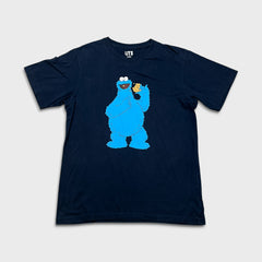 Uniqlo x Kaws x Sesame Street Cookie Monster Tee Mens Medium Blue Graphic T Shirt