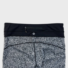 Lululemon Pace Tight Womens Size 6 Flashback Static White Black Athletic Yoga Leggings